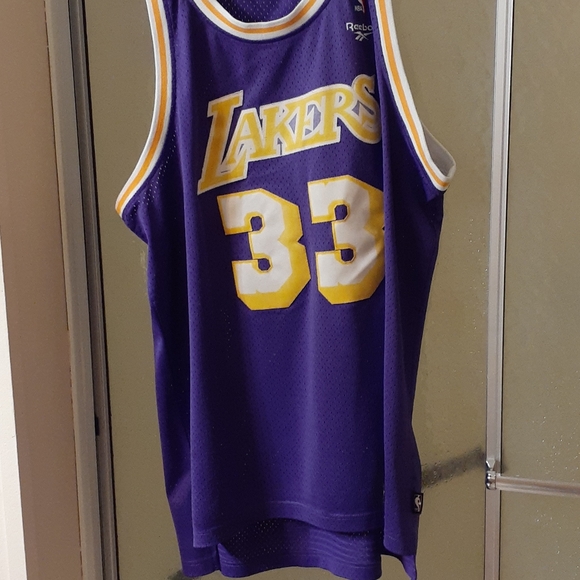 lakers number 33 jersey
